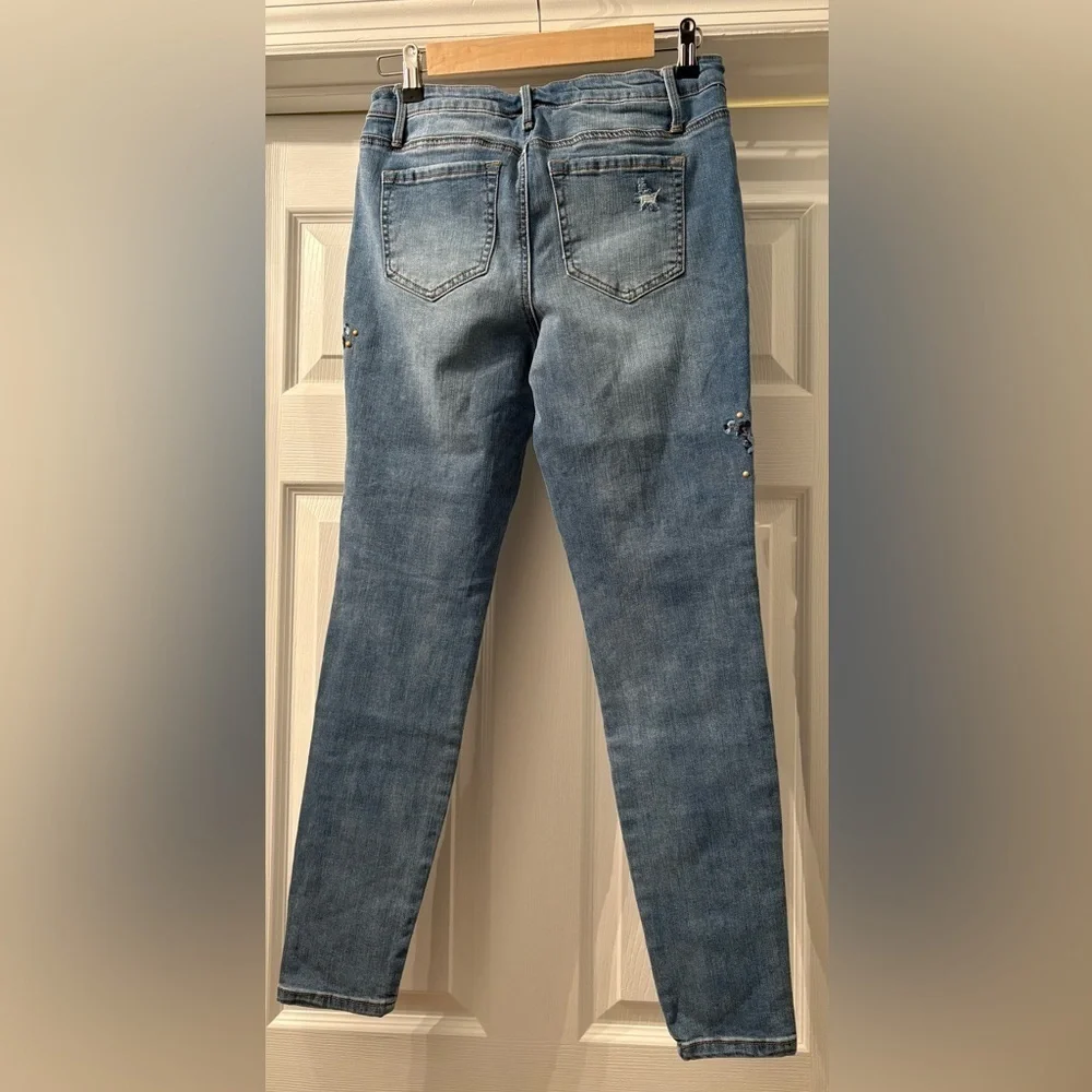 Vanilla star mid rise, skinny jeans girl, size 11 Embroidery flowers